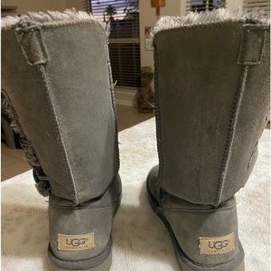 Women’s UGG size 6 boots.